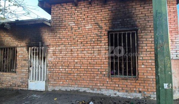 Deja con daños totales incendio en vivienda de la colonia Barrio Alto
