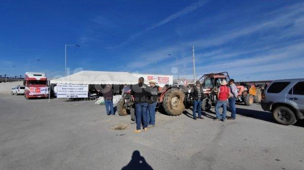 Refuerzan bloqueos en cruces fronterizos mientras se llevan a cabo negociaciones con autoridades