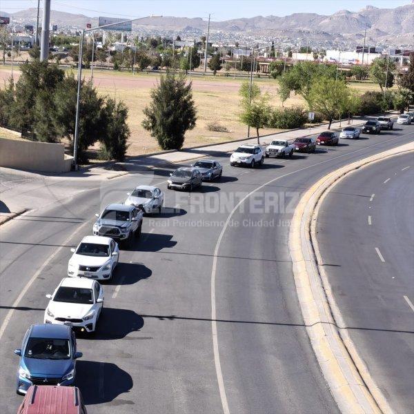 Intensas filas para cruzar a El Paso se registran en Juárez durante Jueves Santo