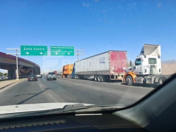 Prevén bloqueos en puentes internacionales de Ciudad Juárez por paro nacional de transportistas este 6 de abril