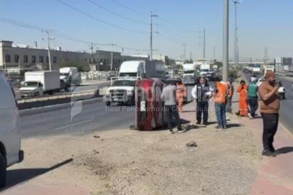 Automovilista vuelca tras ser embestido por trailer