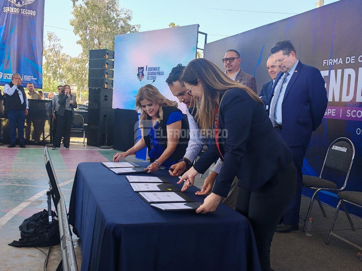 Firman convenio para fortalecer “Senderos Seguros” en el Parque de la Familia