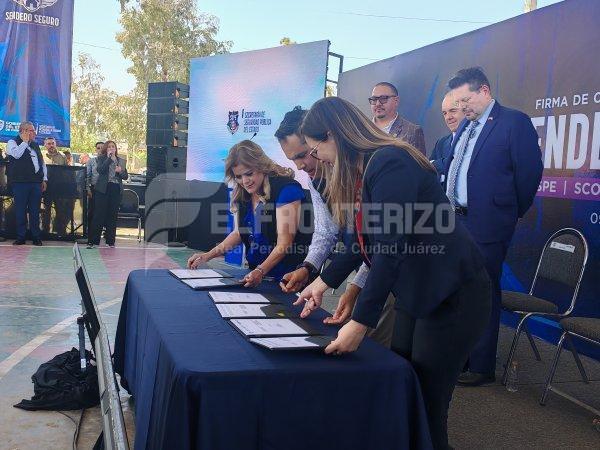 Firman convenio para fortalecer “Senderos Seguros” en el Parque de la Familia