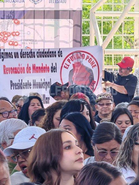 En pleno evento de gobierno del estado, asistentes piden revocación de mandato de CPC