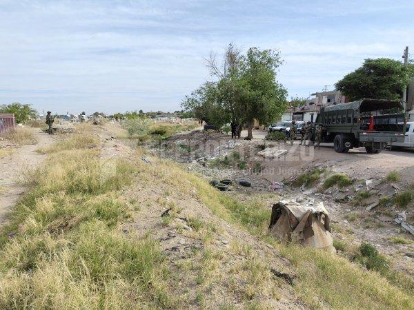 Vecinos localizan cuerpo sin vida y envuelto en cobija azul