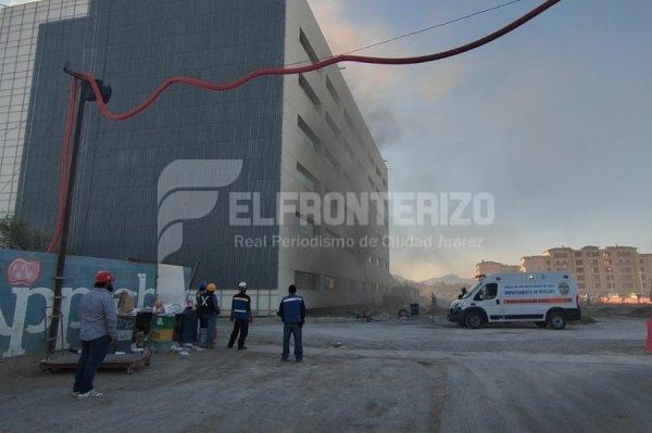 Incendio en inmueble en construcción del Hospital Angeles