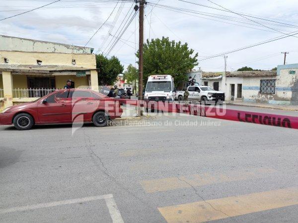 Sujetos armados siguen por unas cuadras a una mujer y la balean