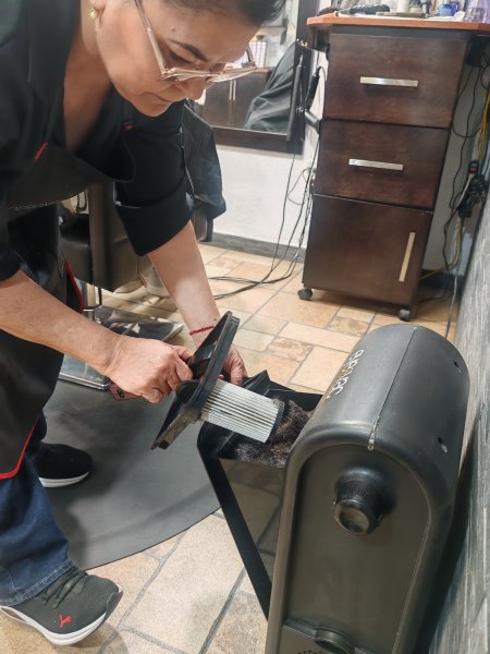 Cabello que ayuda al mar: estética de Juárez donará el cabello que recolecta tras cada corte
