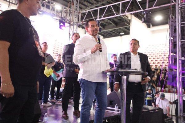 Pide alcalde atender adicciones y acude al evento 