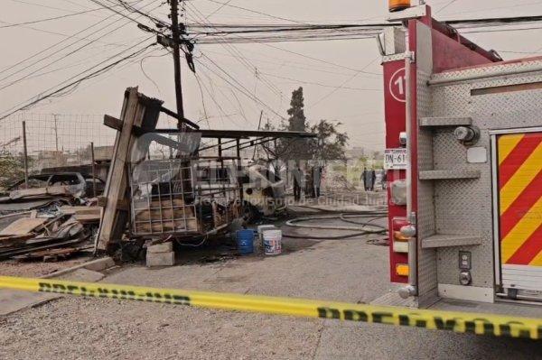 Fuerte incendio en Colonia Mariano Escobedo dejó varios danos materiales