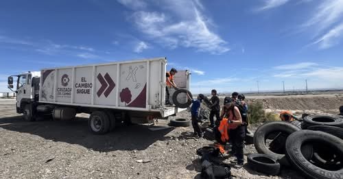 Retiran 110 llantas de la Sierra de Juárez en jornada de limpieza