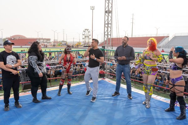 Celebran Día del Niño con función de lucha libre en el Estadio 8 de Diciembre