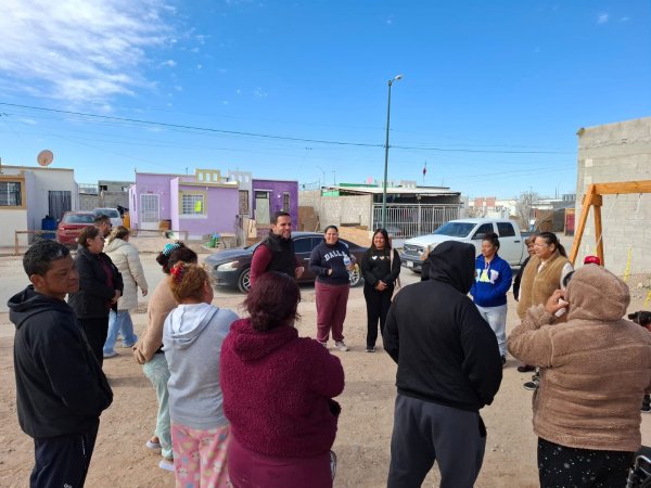 Limpieza, bacheo y alumbrado: plantean vecinos de Valle de Allende sus principales necesidades