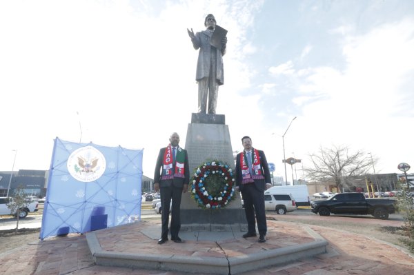 Juárez refuerza lazos binacionales en ceremonia del Día de los Presidentes en el monumento a Lincoln