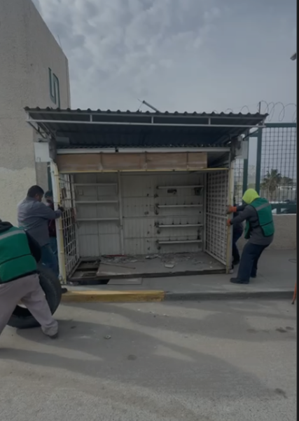 Retiran puesto que bloqueaba entrada a clínica 56