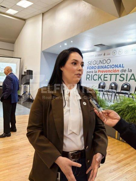 Cristal reyes directora de Bienestar Animal de el paso, Asiste a Foro binacional sobre Rickettsia en Juárez.