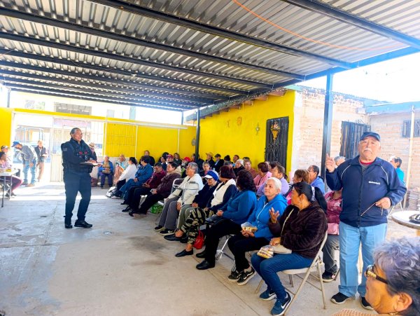 Alertan a adultos mayores de la colonia Azteca sobre fraudes telefónicos