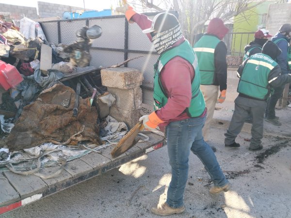 Elimina personal de Limpia foco de infección en casa abandonada