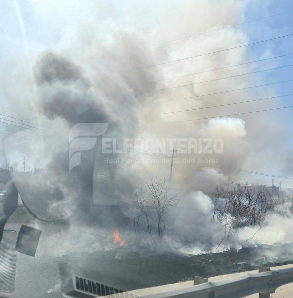 Incendio de maleza provoca caos vial en Paseo de la Victoria y Jilotepec