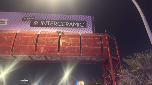 Intentaba lanzarse de un puente; policías municipales logran ponerlo a salvo