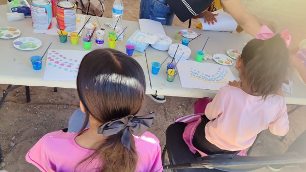 Arte sin fronteras: talleres gratuitos acercan la pintura a las colonias de Juárez