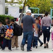 Por el calor se adelantan vacaciones en escuelas de Juárez y el estado