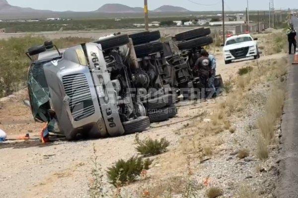 Chófer de una Pipa vuelca en el Kilómetro 30 de la Carretera a Casas Grandes