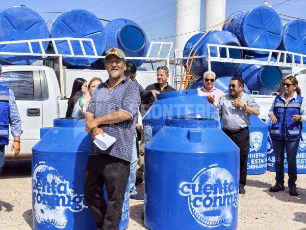 Entregan tinacos en los kilómetros, les piden que no los vendan, ni regalen, rifen, y subasten