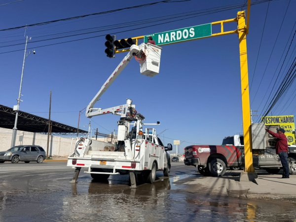 Activan semáforos en Waterfill y Nardos para agilizar tránsito hacia El Paso