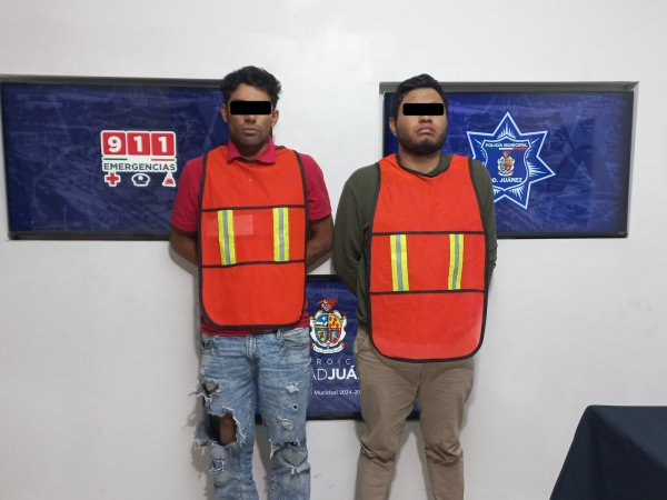 Detienen a dos hombres por intentar robar una Ford Explorer; les aseguran cristal