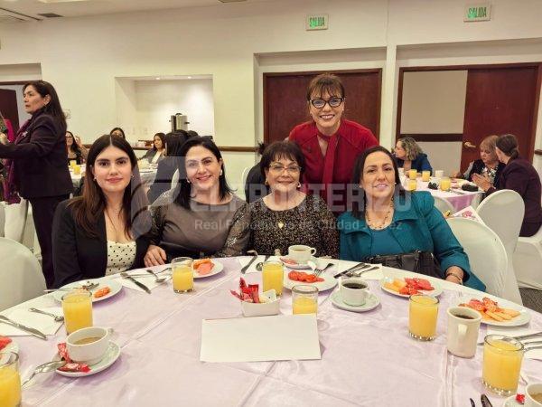 Realizan foro de mujeres en apoyo a la Cruz Roja