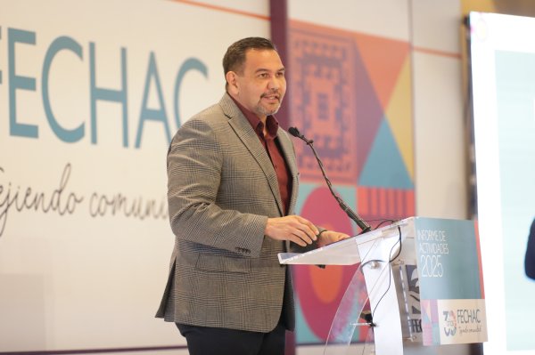 Cruz Pérez Cuéllar asiste al informe anual de Fechac
