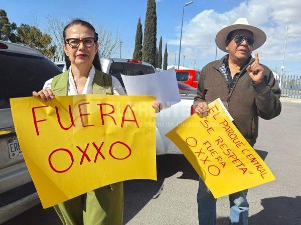 Se manifiestan en Parque Central para frenar construcción de Oxxo