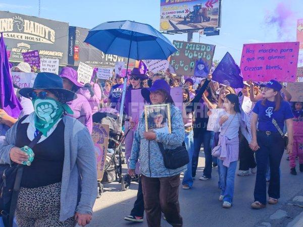 Madre de mujer asesinada en el CERESO 3 exige justicia durante marcha del 8M