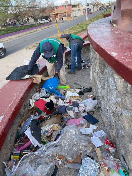 Retiran acumulación de basura en parque del bulevar Juan Pablo II tras queja ciudadana