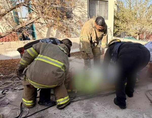 Rescatan a trabajador tras caer de un segundo piso durante remodelación