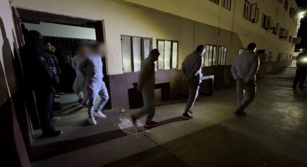 Revisión sorpresa en el CERESO 1 deja aseguramiento de armas hechizas y equipo electrónico