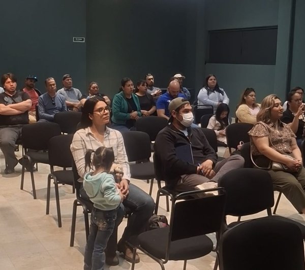 Capacitan a juarenses para plantar árboles correctamente y fortalecer áreas verdes