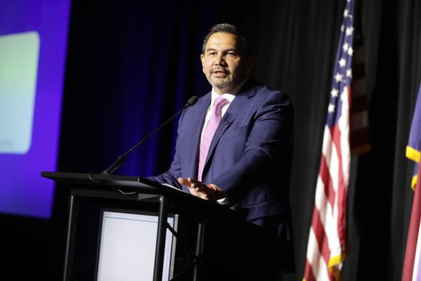 Presenta Pérez Cuéllar avances de Juárez ante empresarios de El Paso y destaca reducción en homicidios y obras clave