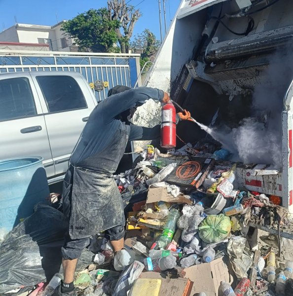Conato de incendio en camión recolector enciende alerta por manejo de residuos peligrosos