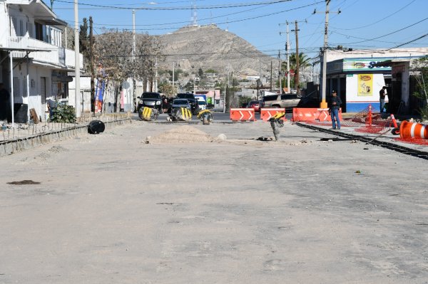Avanza pavimentación en la Chocholtecas; obra promete mayor conectividad en la colonia Azteca