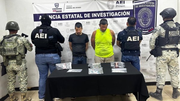 Aseguran 119 dosis de cristal y detienen a dos hombres tras cateo en la colonia Olivia Espinoza