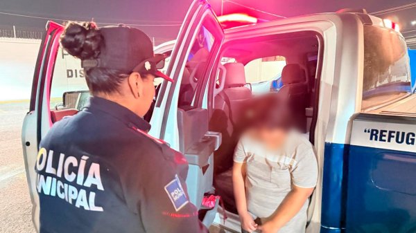 Policías municipales rescatan a joven y evitan intentó de suicidio