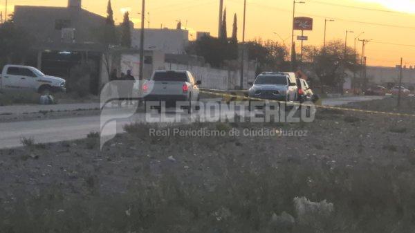 Dejan cuerpo decapitado al interior de una camioneta