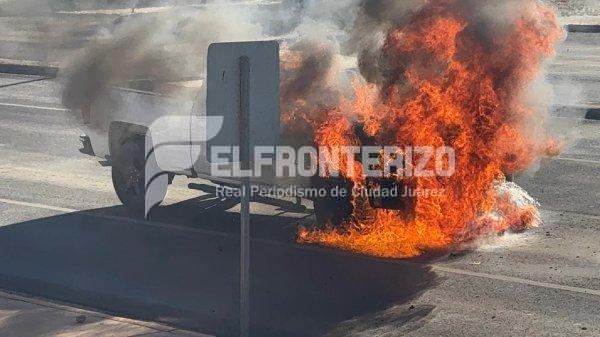Se incendia Pick Up que se dirigía a el Paso Texas
