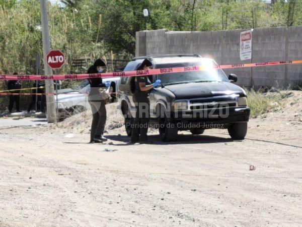 Dejan camioneta abandonada en la Colonia Zaragoza con manchas de sangre