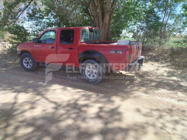 En el Valle de Juárez dejan tres cuerpos sin vida en la caja de una pick up
