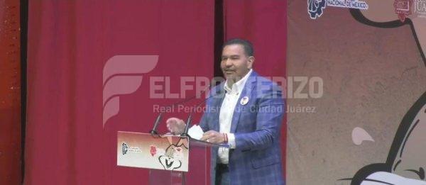 Asiste Cruz Pérez Cuéllar a graduación del Tec de Ciudad Juárez y refrenda apoyo a la educación