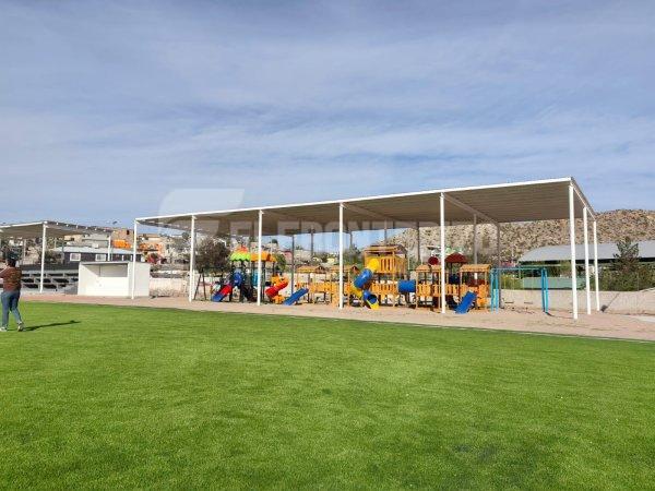 Entregan rehabilitación del campo de béisbol Felipe Ángeles: pasto sintético, pintura y juegos nuevos
