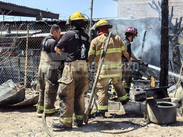 Corto en cables ocasiona incendio en vivienda en la Colonia Praderas de los Oasis II